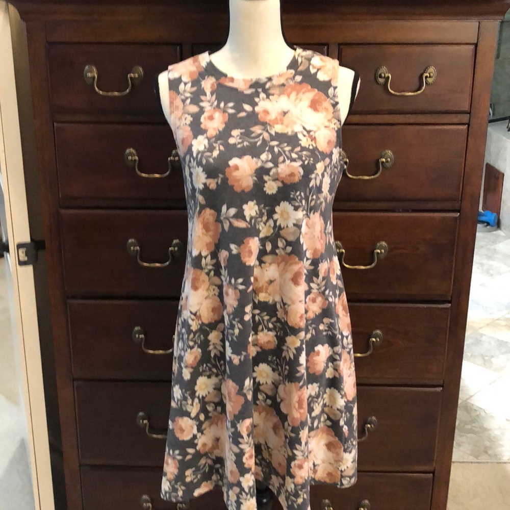 Fortune & Ivy Sz S tank dress in gray with salmon/tan floral pattern